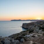 Aux Baléares, un immeuble à l&rsquo;ouest pourrait cacher le soleil à 2° au-dessus de l&rsquo;horizon.
