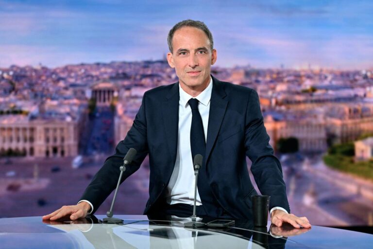 Les deux gauches s’affrontent sur les barres parallèles en France, soulignant des tensions politiques.
