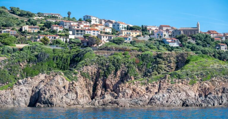 Cargèse, un village corse témoigne de l’héritage grec en Méditerranée.