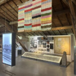 Une œuvre de la lutte ouvrière exposée au Musée de la Camargue à Arles : la bannière des « Mondine ».