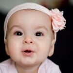 Un prénom en or pour une petite fille : la tendance qui s&rsquo;impose en France.