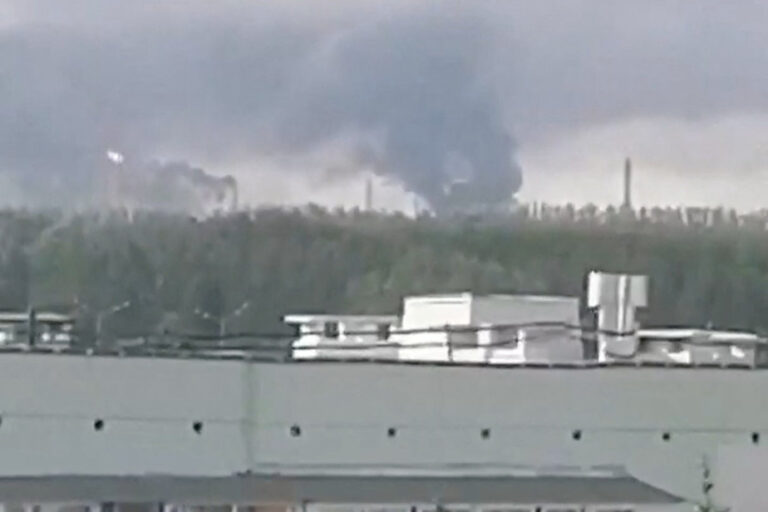 Kyiv intensifie son offensive en Russie, entraînant des pertes significatives.
