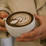Les bienfaits du Hojicha : caféine, antioxydants et effets sur la digestion.