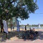 Bègles élargit son offre sportive estivale au bord du lac pour les habitants.