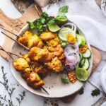 Recette de brochettes de poulet à la sauce satay pour un repas d&rsquo;été réussi