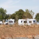 Une cinquantaine de caravanes installées sur un terrain communal à Vindelle