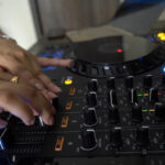 Les femmes DJs au Pakistan : une profession en pleine expansion et ses défis.
