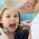 Un nouveau produit capable de stopper certaines caries en quelques secondes testé par des chercheurs.