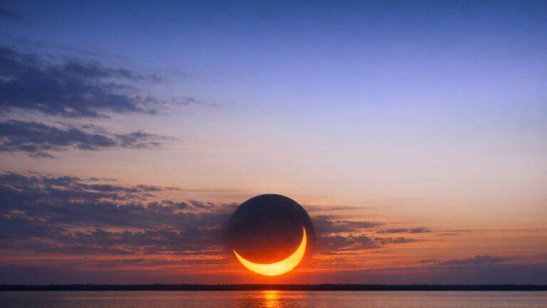 Éclipse partielle du Soleil prévue en France avec un masquage de 90 % de l’astre.