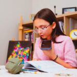 ChatGPT introduit une version spéciale pour les adolescents : changements pour les 13-17 ans.