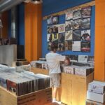 Le vinyle retrouve sa popularité auprès des jeunes, malgré l’essor du streaming.