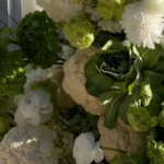 Une wedding planner remplace fleurs par choux-fleurs et salade pour réduire le budget mariage.