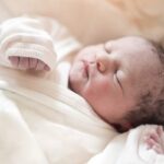 Classement des prénoms de bébé les plus populaires en Suisse en 2025.