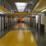Détenu décède dans un incendie à la prison des Baumettes, juge saisi pour homicide involontaire.