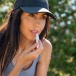 Coup de soleil sur les lèvres : un risque souvent sous-estimé par les dermatologues.