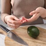 Accident domestique : que faire en cas de coupure au doigt avec un couteau ?