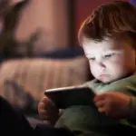 Des chercheurs ont suivi des enfants pendant 8 ans : des résultats inattendus sur le temps d’écran.