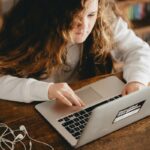 Parents français face à l&rsquo;utilisation de l&rsquo;IA par leurs enfants : entre soutien et inquiétude.