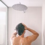 La douche remplace la baignoire dans les salles de bain des ménages français.