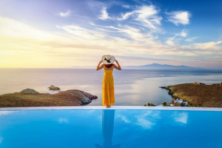 Huit destinations de luxe en bord de mer à explorer pour les voyageurs en 2023.