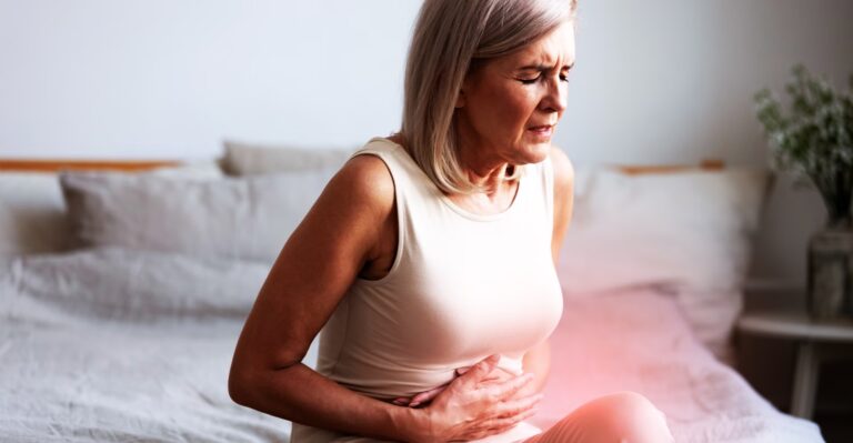 Des médecins découvrent une masse intestinale anormale chez un patient ayant vomi pendant 60 ans.