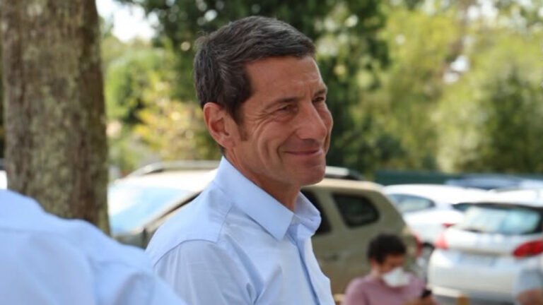 Droits d’auteur : David Lisnard facture 19,58 euros à Gabriel Attal pour services rendus.