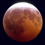Premières images de l&rsquo;éclipse de Lune visible en France, observée par des astronomes amateurs.