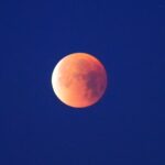 Éclipse de Lune : des lunettes spéciales recommandées pour l’observation en France.