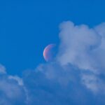 Éclipse lunaire : 96 % de la Lune dans l’ombre de la Terre, suivi en direct possible