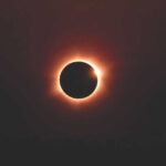 Éclipse solaire : durée d’observation possible avec lunettes pour les spectateurs.