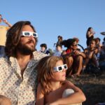 Éclipse solaire : la recherche de lunettes spéciales complique l’observation pour de nombreux citoyens