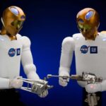 La NASA développe des robots astronautes dans le cadre du projet Robonaut.