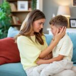 Les enfants montrent une augmentation de leurs émotions en août, selon des experts en psychologie.