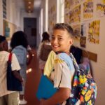 Les enfants qui réussissent leur rentrée ont souvent préparé leur été en août.