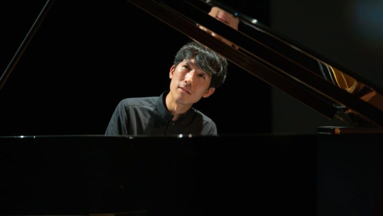 Eric Lu interprète Brahms, Schubert, Chopin et Schumann au Festival de Piano de La Roque d’Anthéron