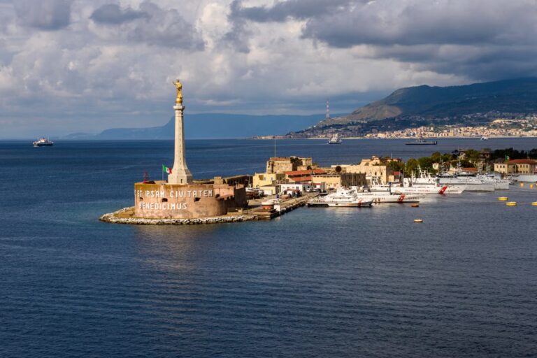 Sur les traces d’Ulysse : l’itinéraire maritime de Charybde à Ceuta examiné.