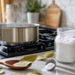 Bicarbonate de soude et laurier : méthode d&rsquo;entretien recommandée pour les ménages.