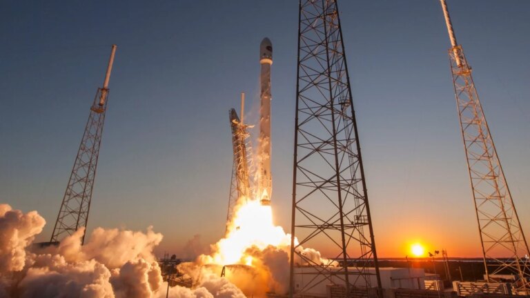 Un morceau de fusée SpaceX s’écrase sur la Lune, provoquant des analyses scientifiques.