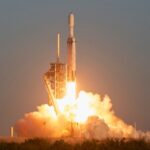SpaceX publie des photos du lancement de la fusée Falcon Heavy en Californie.
