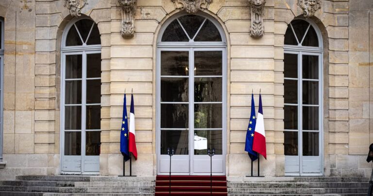 Deux suicides à Matignon soulèvent des questions sur l’atmosphère de travail au sein du gouvernement.