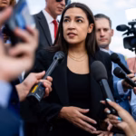 Ocasio-Cortez évoque la congélation de ses ovocytes et envisage une campagne présidentielle.
