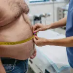 La taille de la taille peut indiquer des risques pour la santé que le BMI ne révèle pas.