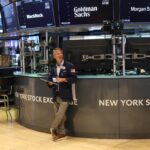 Wall Street clôture un mois chahuté, soutenue par la performance d’Amazon.