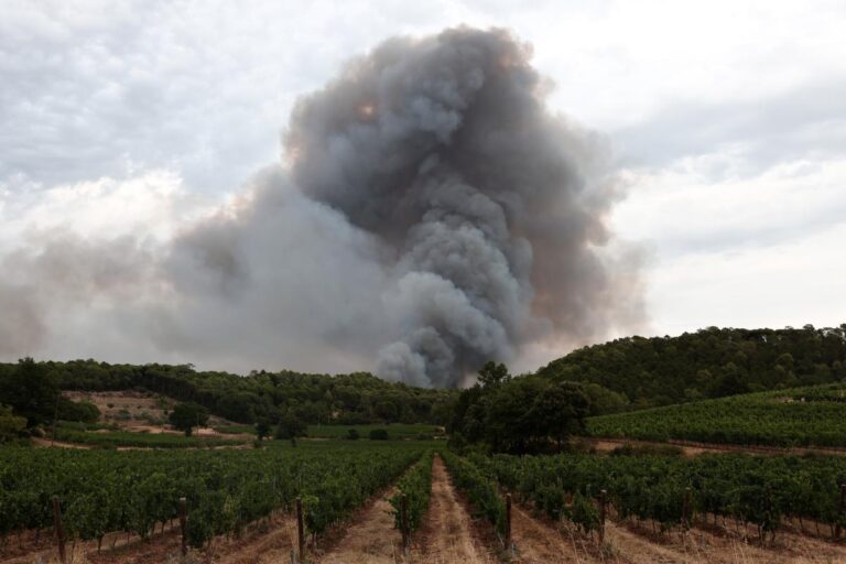 Incendie dans le Var : les pompiers se préparent à une nouvelle lutte contre le vent.