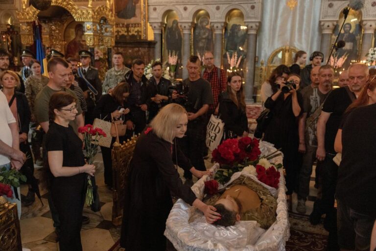 Kiev rend hommage à un bénévole ayant consacré sa vie aux victimes du conflit