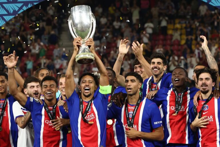 PSG remporte la Supercoupe d’Europe contre Aston Villa 2-1 et démarre sa saison.