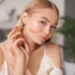 Votre fond de teint ne tient pas après 14h : erreur fréquente à corriger pour une tenue optimale.