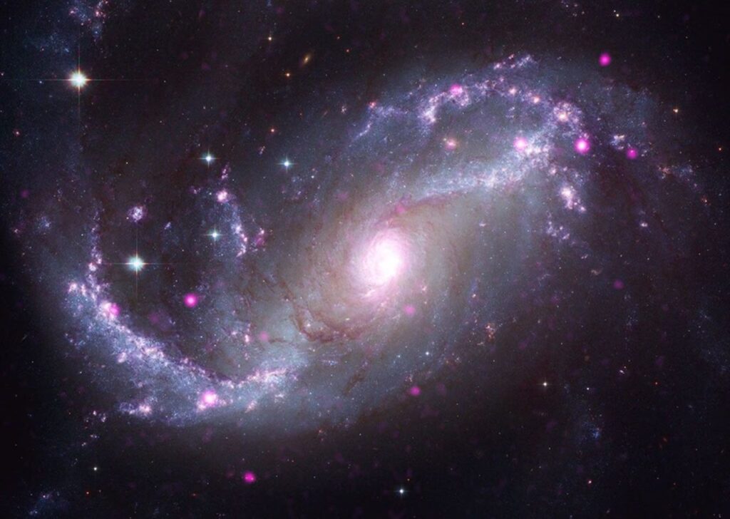 La NASA dévoile des données sur 16 galaxies, révélant collisions et explosions de trous noirs.