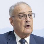 Sécheresse : Guy Parmelin soutient l&rsquo;aide fédérale aux agriculteurs suisses.