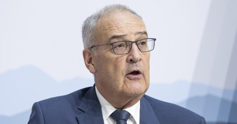 Sécheresse : Guy Parmelin soutient l’aide fédérale aux agriculteurs suisses.